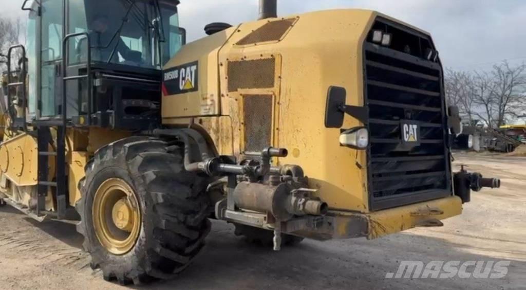 CAT RM 500 Recyklovače asfaltu