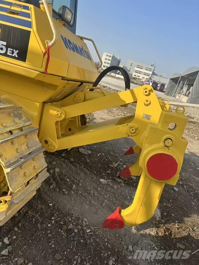 Komatsu D 85 E Pásové dozéry