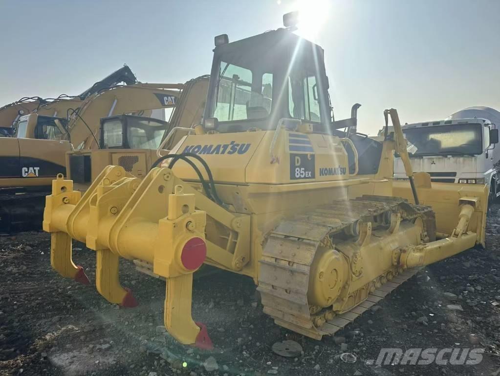 Komatsu D 85 E Pásové dozéry
