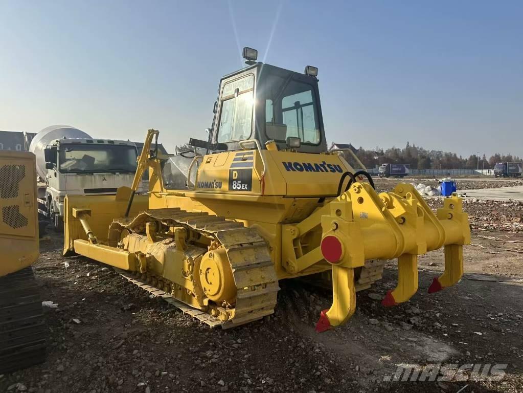 Komatsu D 85 E Pásové dozéry