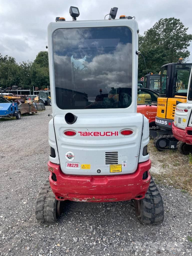 Takeuchi TB 225 Mini rýpadlá < 7t