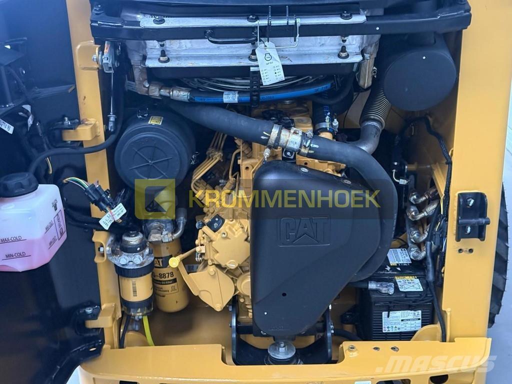 CAT 216 B3 Šmykom riadené nakladače