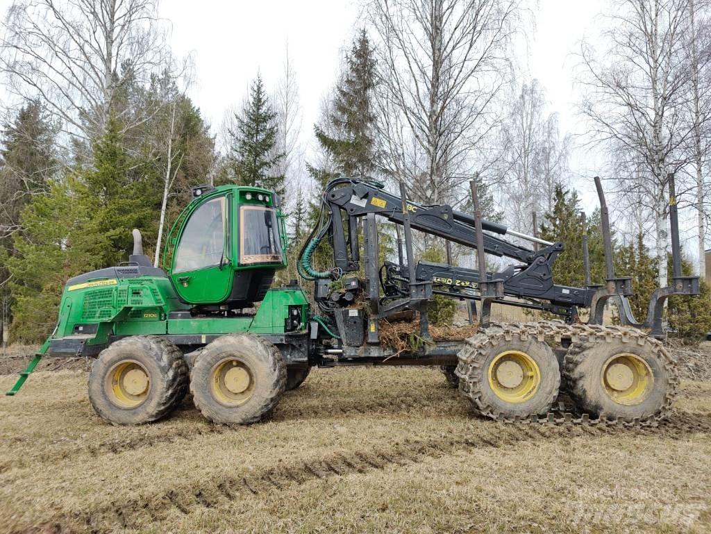 John Deere 1210 G Lesné traktory