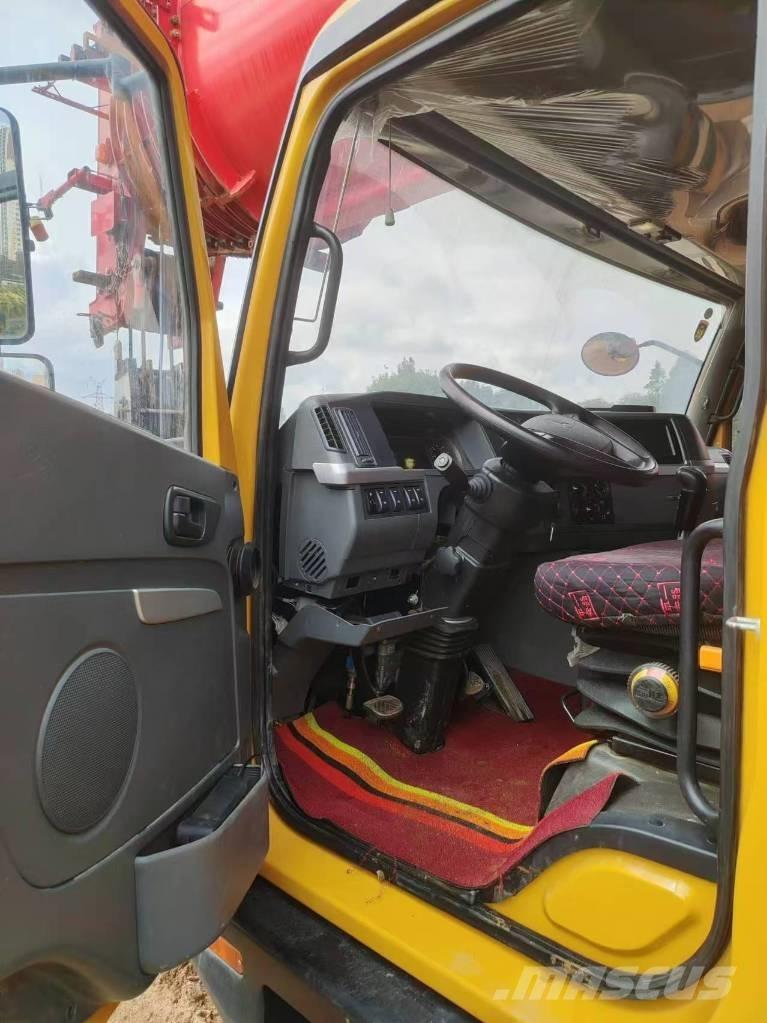 Sany STC1300C8 Univerzálne terénne žeriavy