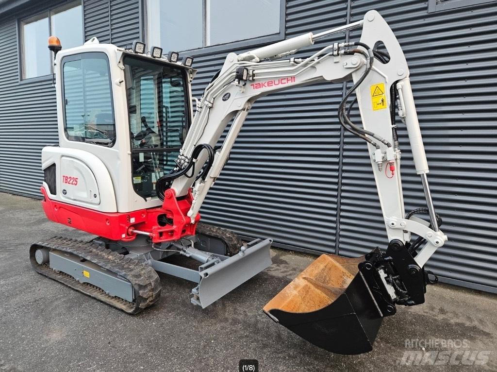 Takeuchi TB 225 Mini rýpadlá < 7t