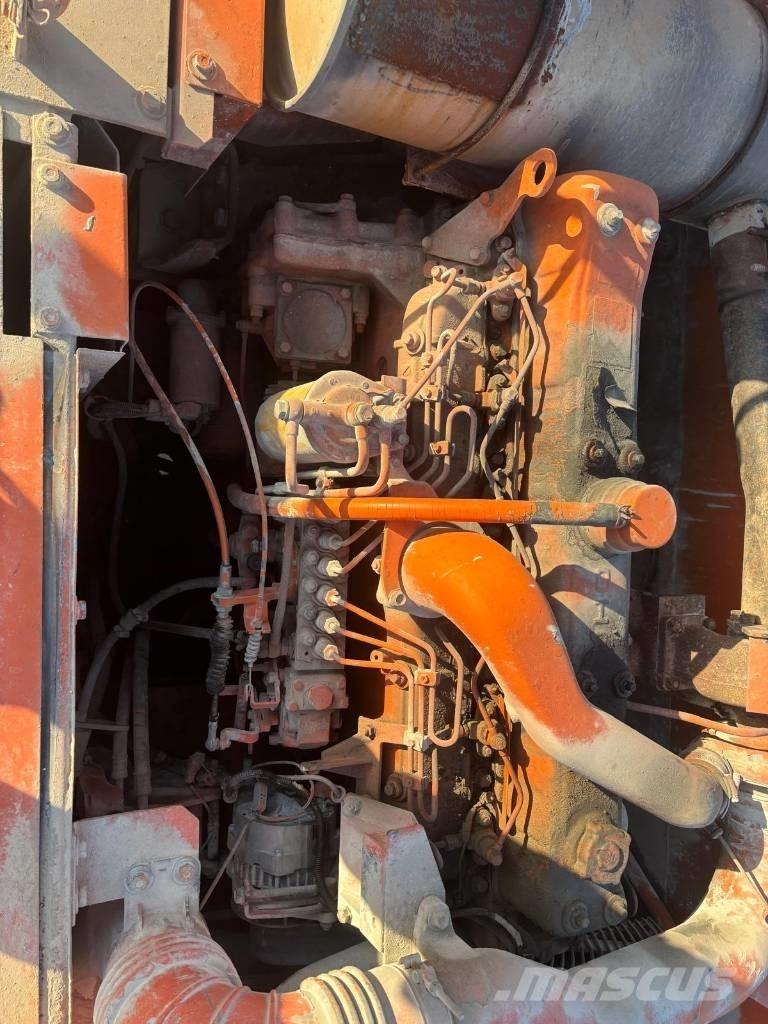 Hitachi EX 355 Pásové rýpadlá