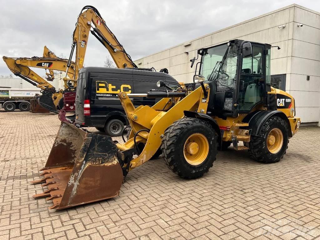 CAT 908M Kolesové nakladače