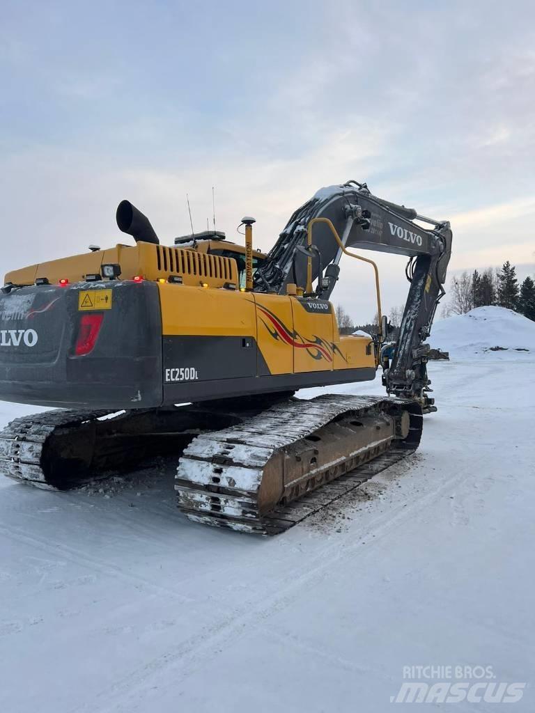 Volvo EC 250 D L Pásové rýpadlá