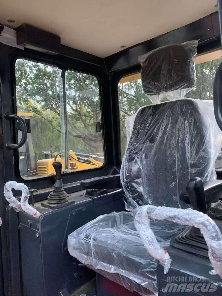 CAT D 5 K Pásové dozéry