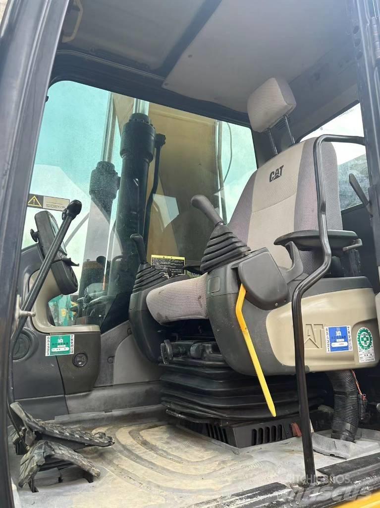 CAT CAT323D Pásové rýpadlá