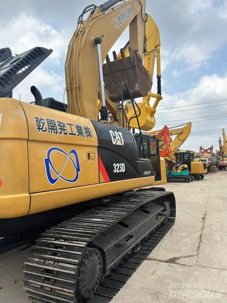 CAT CAT323D Pásové rýpadlá