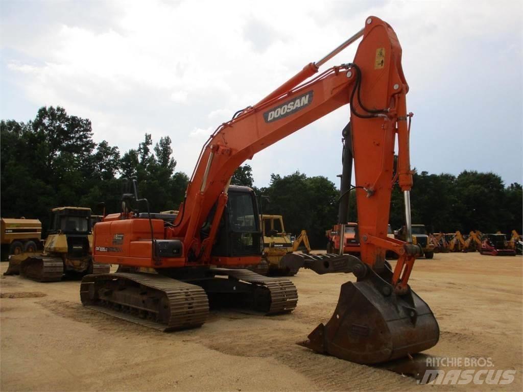 Doosan DX 225 Pásové rýpadlá