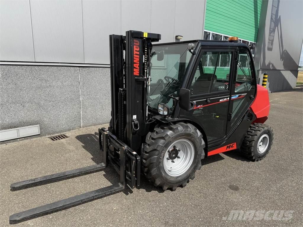 Manitou MC25-4 Terénne vysokozdvižné vozíky