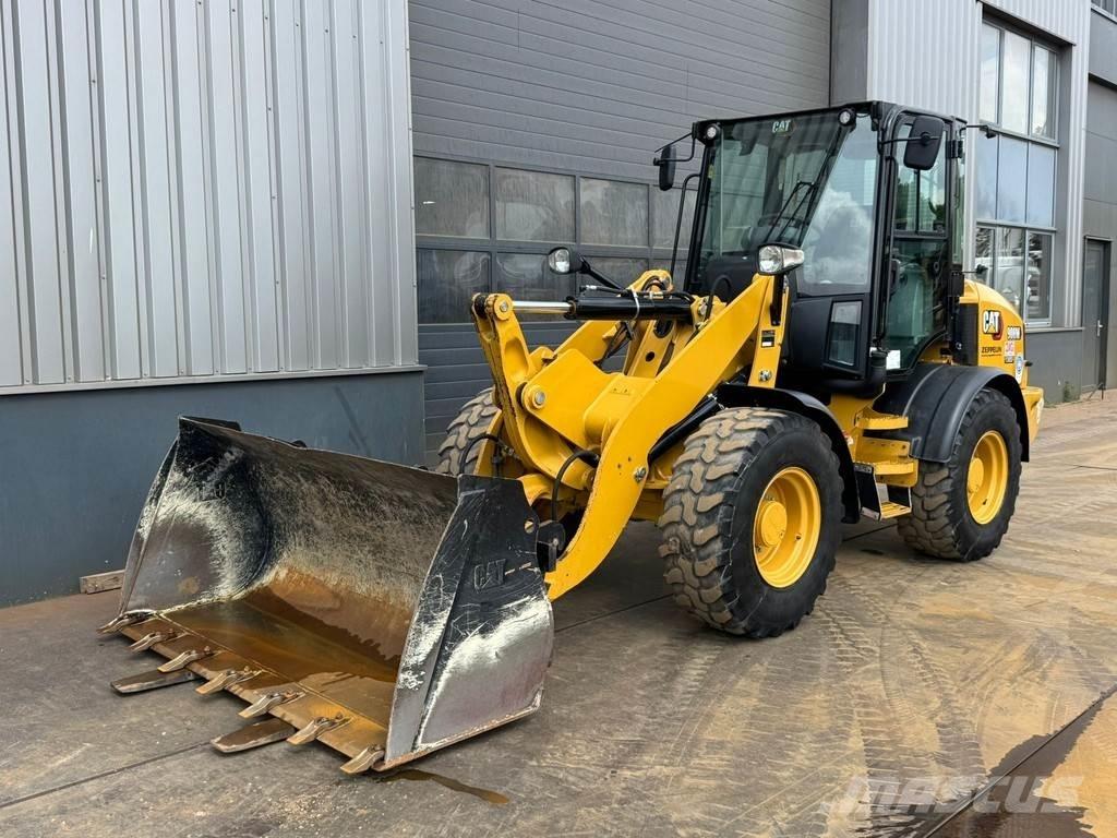 CAT 908M Kolesové nakladače