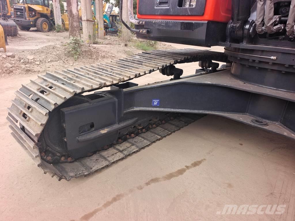 Doosan DX225LC Pásové rýpadlá