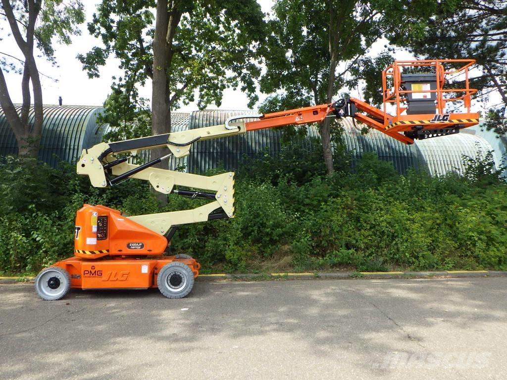 JLG E400AJPN Kĺbové plošiny