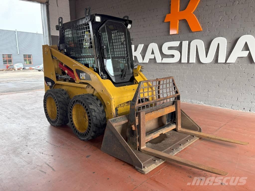 CAT 216 B Šmykom riadené nakladače