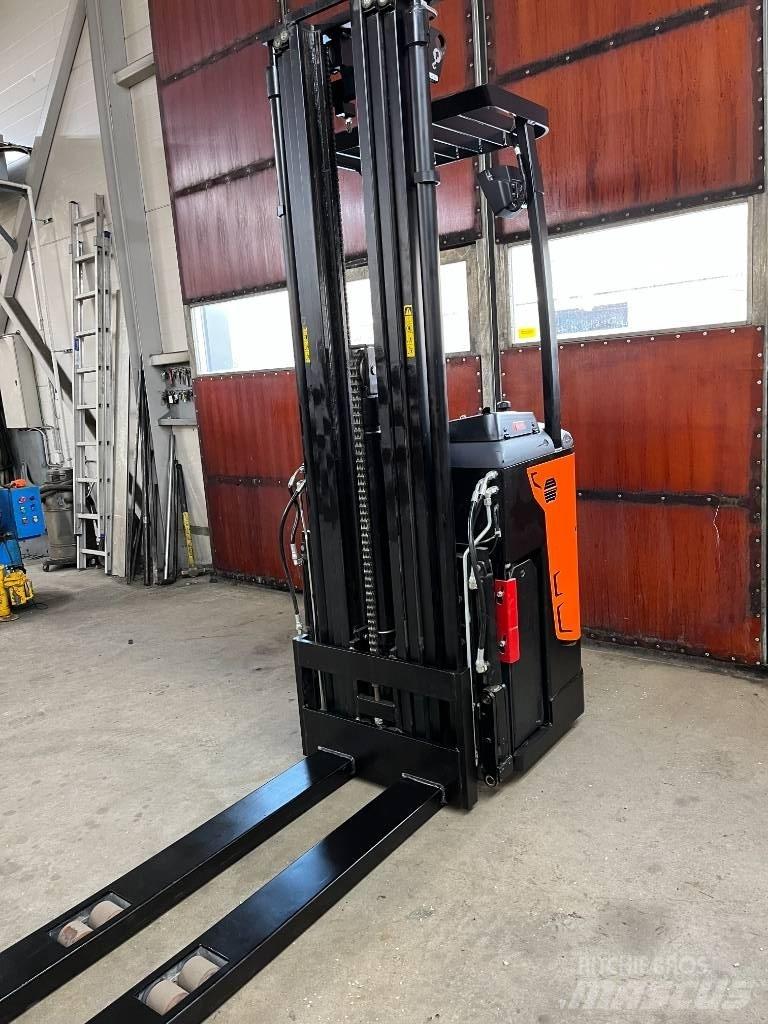 Rocla SST12AC Samohybné vozíky