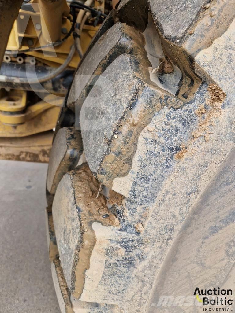 CAT 735C Kĺbové nákladné autá
