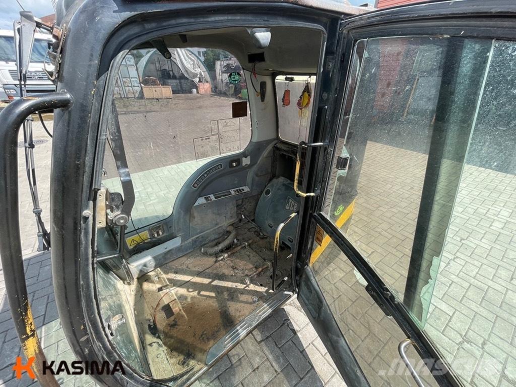 JCB JS130 Cabin Kabíny a interiér