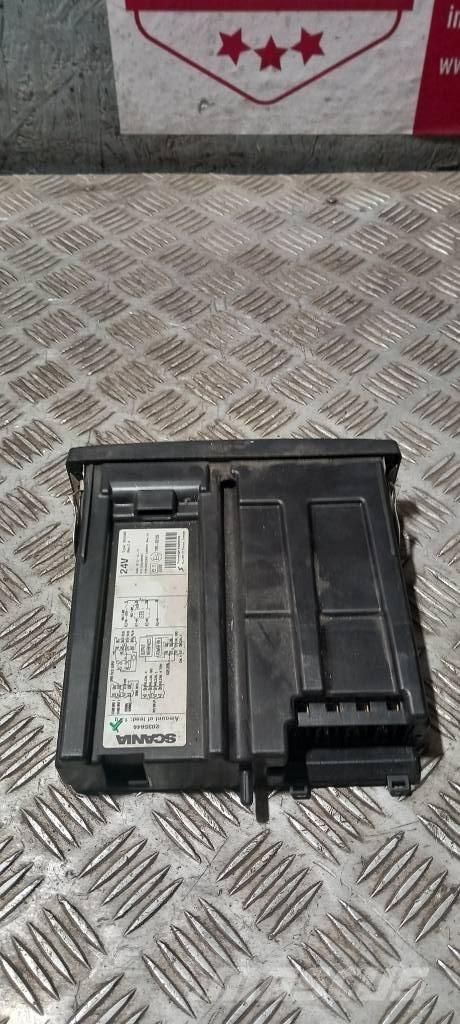 Scania R 440     2035646 Kabíny a interiér
