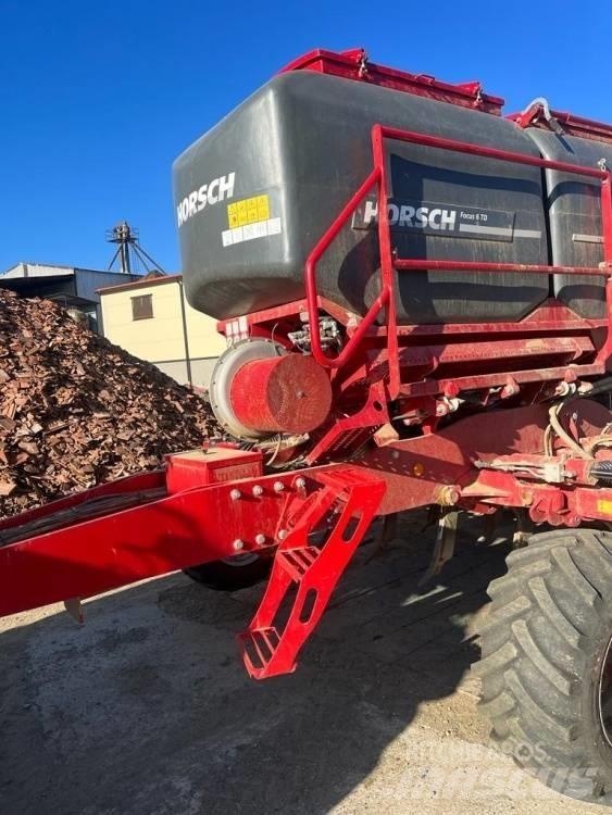 Horsch Focus 6 TD Kombinované sejačky