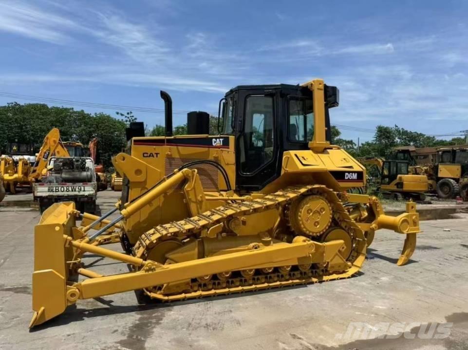 CAT D 6 M Pásové dozéry