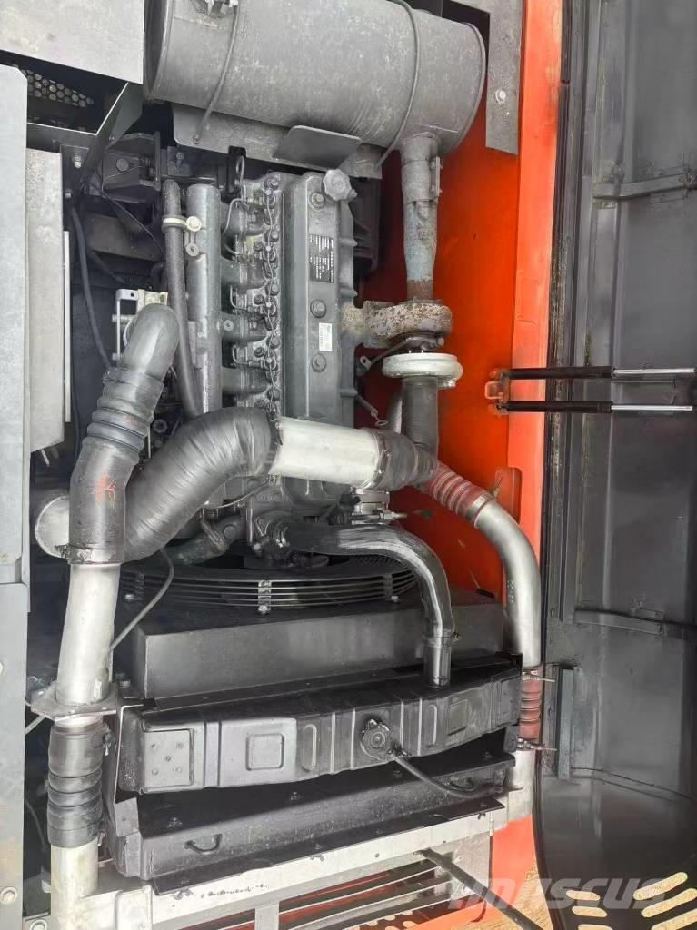 Doosan DX 225 Pásové rýpadlá