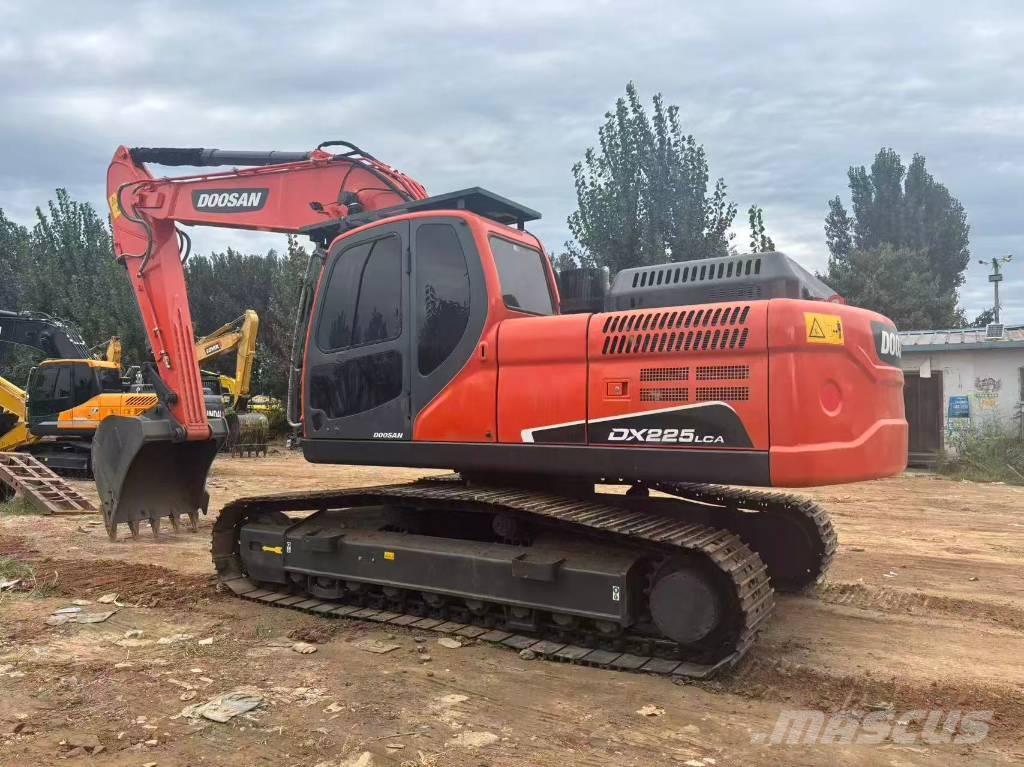 Doosan DX 225 Pásové rýpadlá