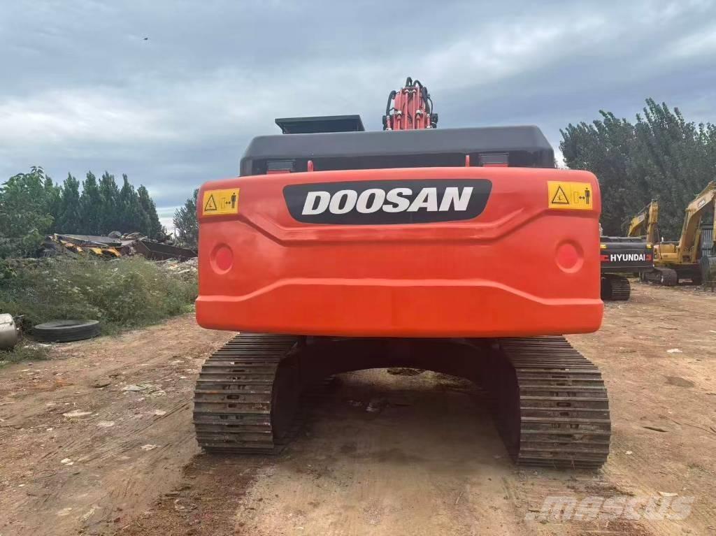 Doosan DX 225 Pásové rýpadlá