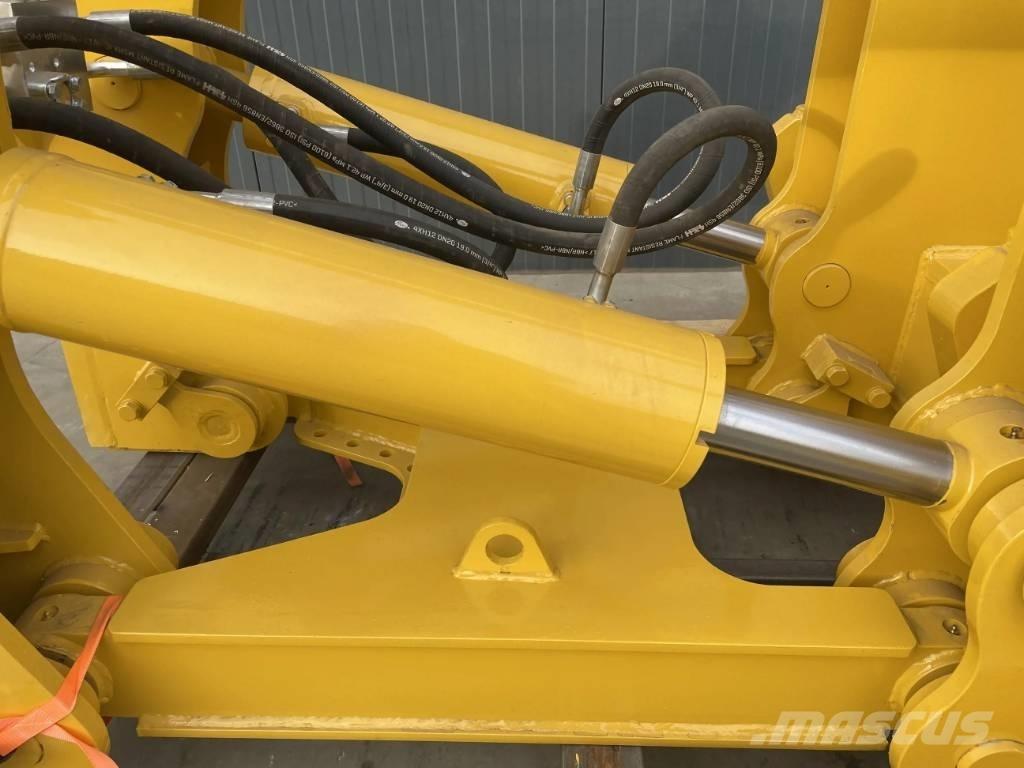 Komatsu D85 Rozrývače