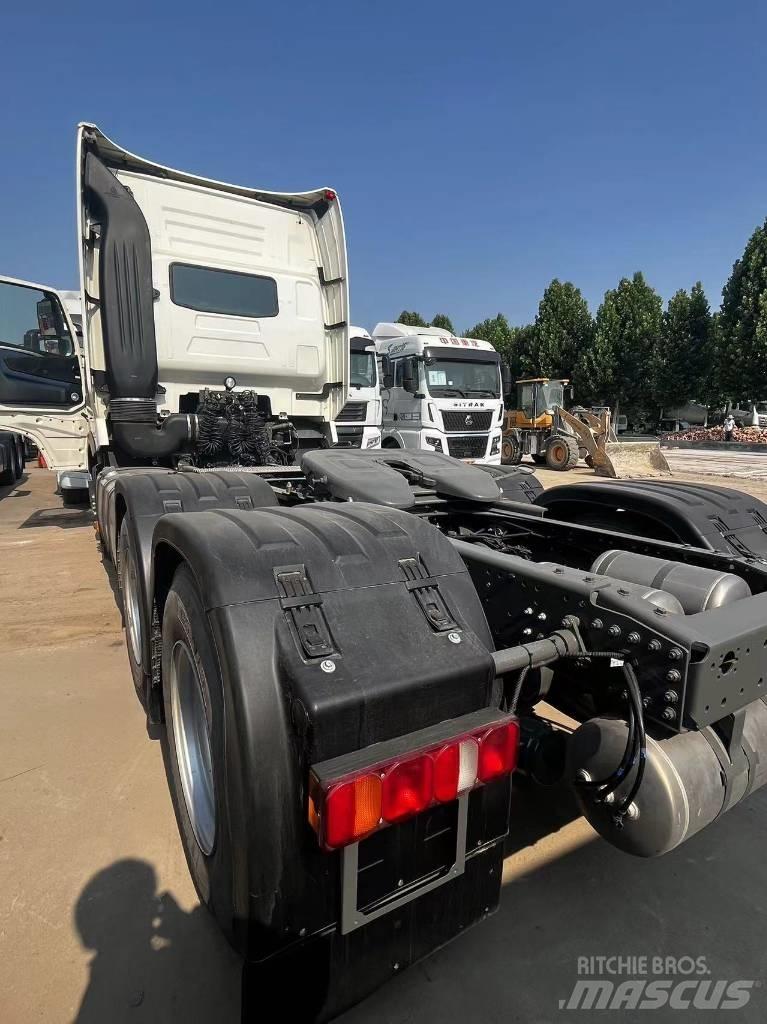 Sinotruk T7H Ťahače