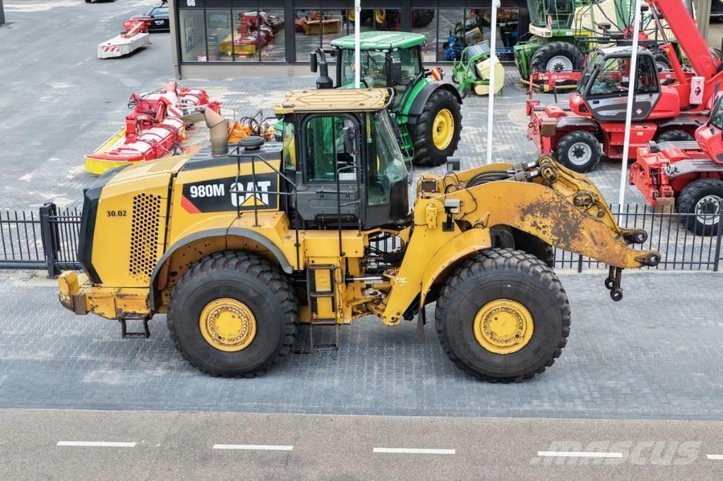 CAT 980M shovel + Bak Kolesové nakladače
