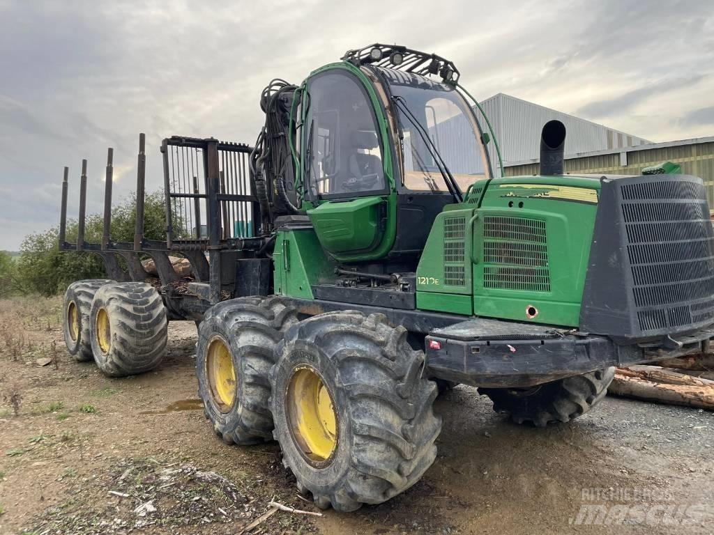 John Deere 1210 E Lesné traktory