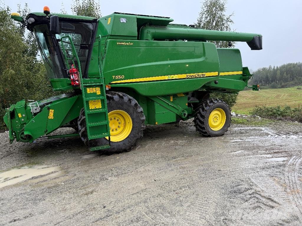 John Deere T550 Kombinované zberacie stroje