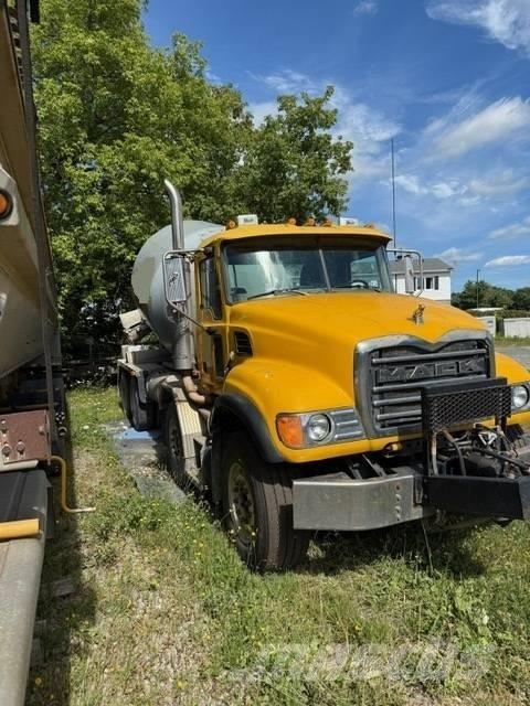 Mack CV 713 Nákladné autá s čerpadlami betónu