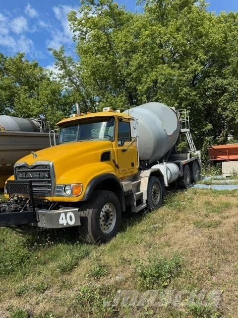 Mack CV 713 Nákladné autá s čerpadlami betónu