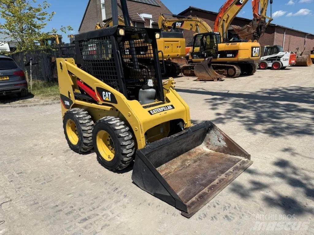 CAT 216B (226,S130) Šmykom riadené nakladače