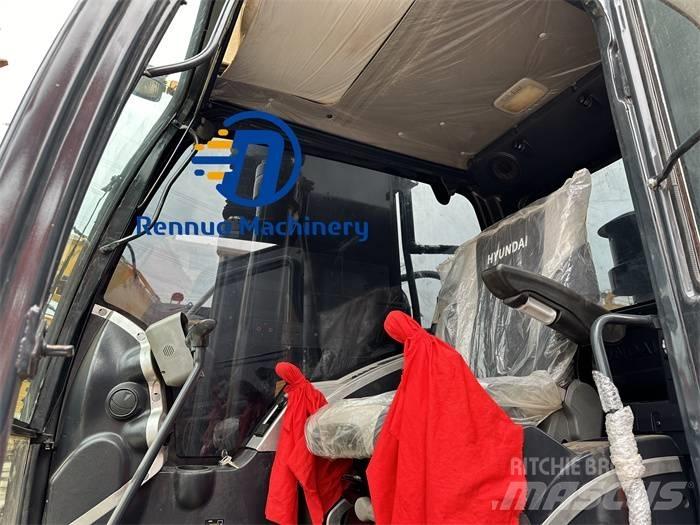 Hyundai R220-9S Pásové rýpadlá