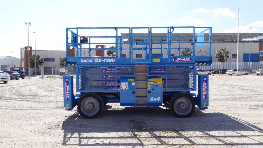 Genie GS 4390 RT Nožnicové zdvíhacie plošiny