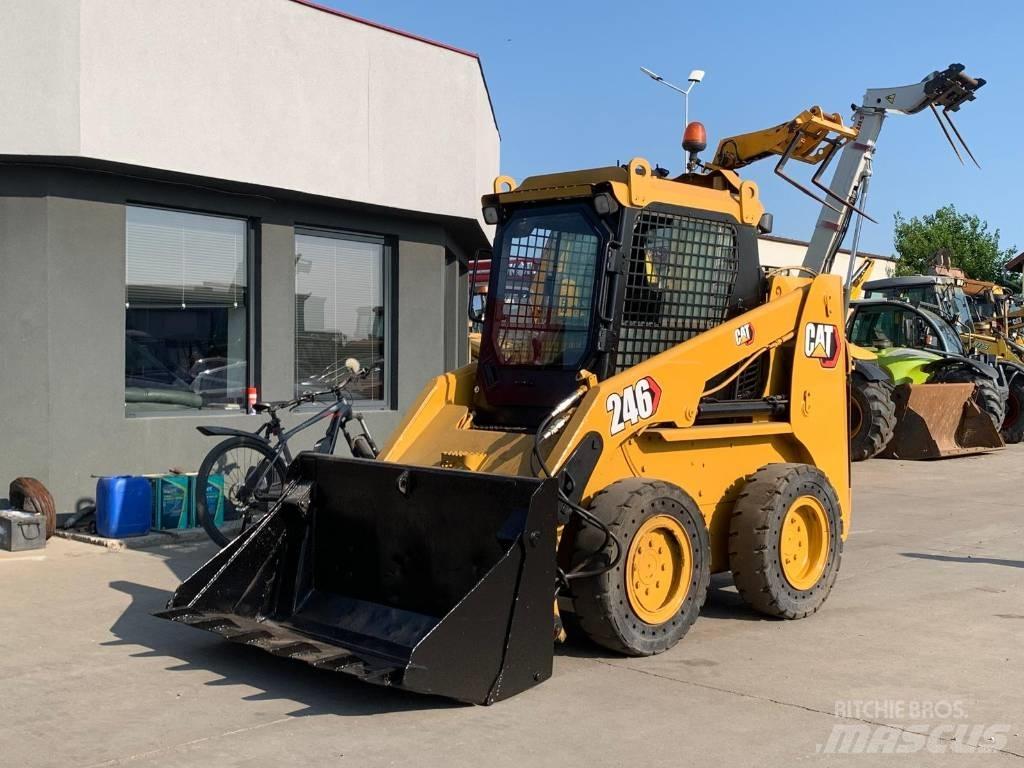 CAT 246 Šmykom riadené nakladače