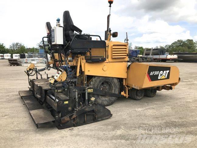 CAT AP 300 Finišéry