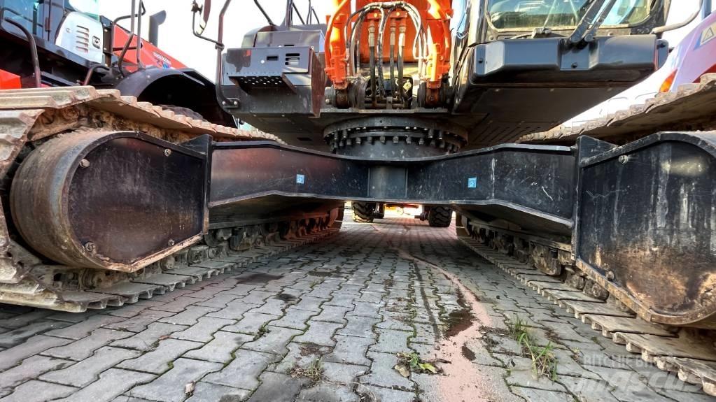Hitachi ZX300LC-7 Pásové rýpadlá