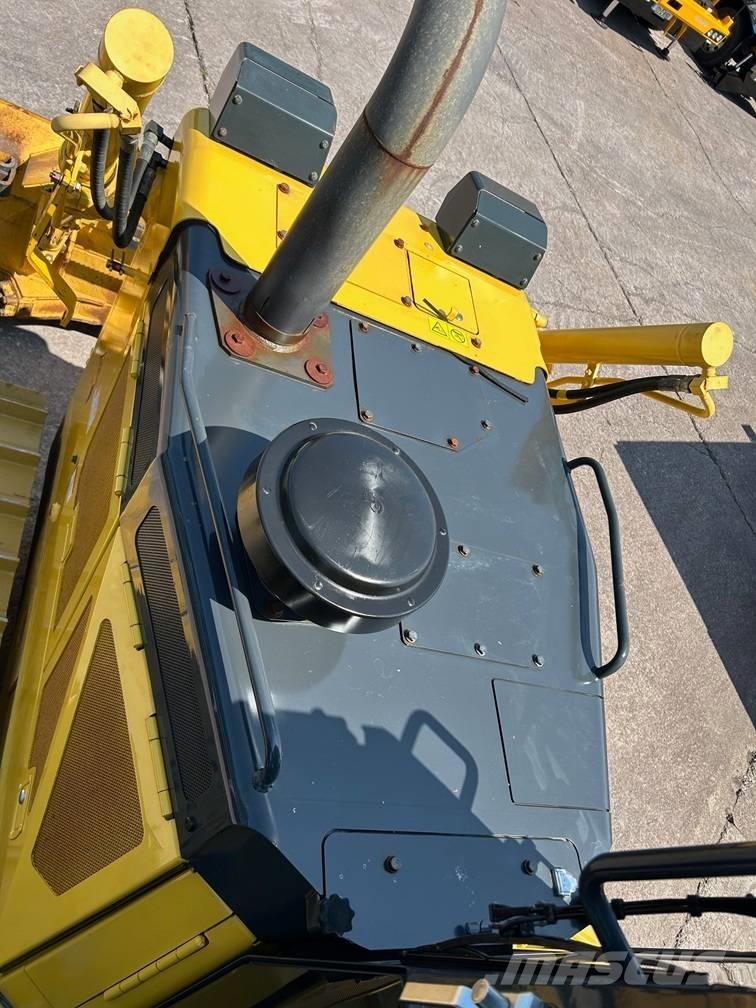 Komatsu D 65 PX-18 Pásové dozéry