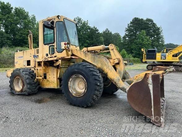 Komatsu WA 320-1 Kolesové nakladače