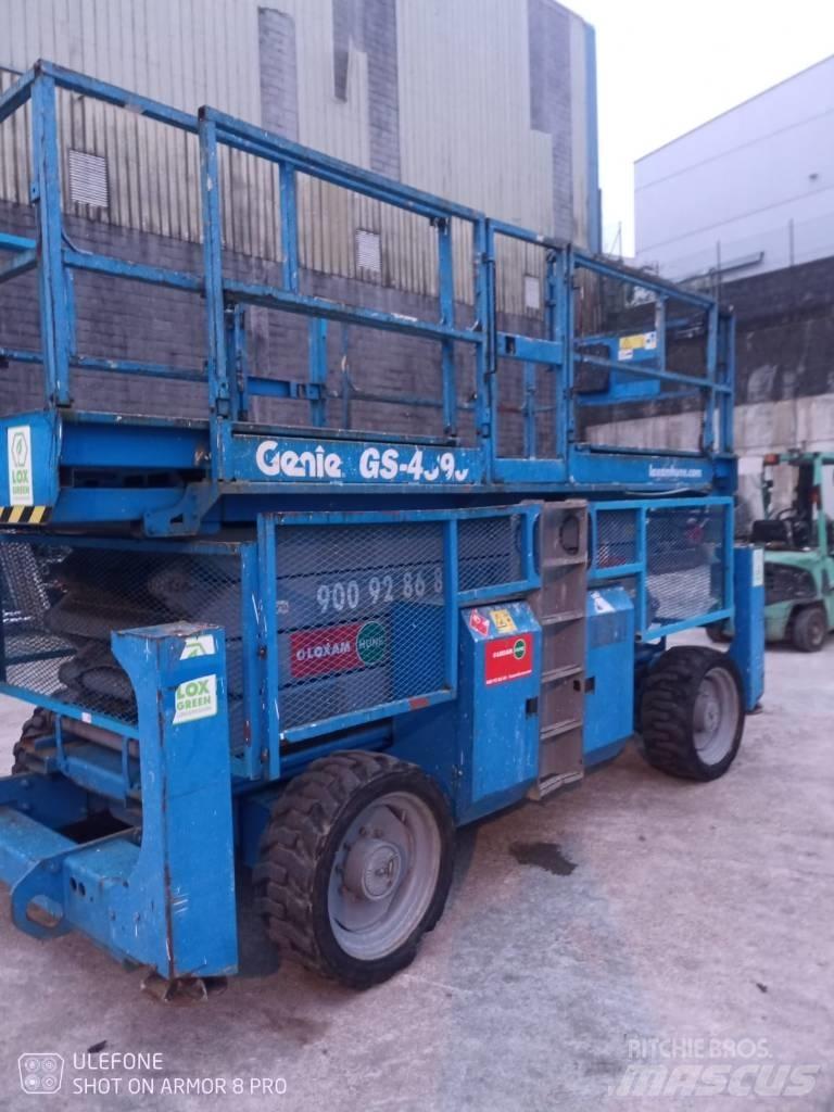 Genie GS 4390 RT Nožnicové zdvíhacie plošiny