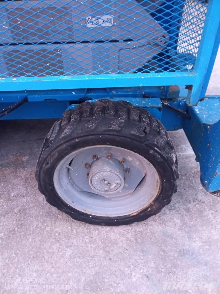 Genie GS 4390 RT Nožnicové zdvíhacie plošiny