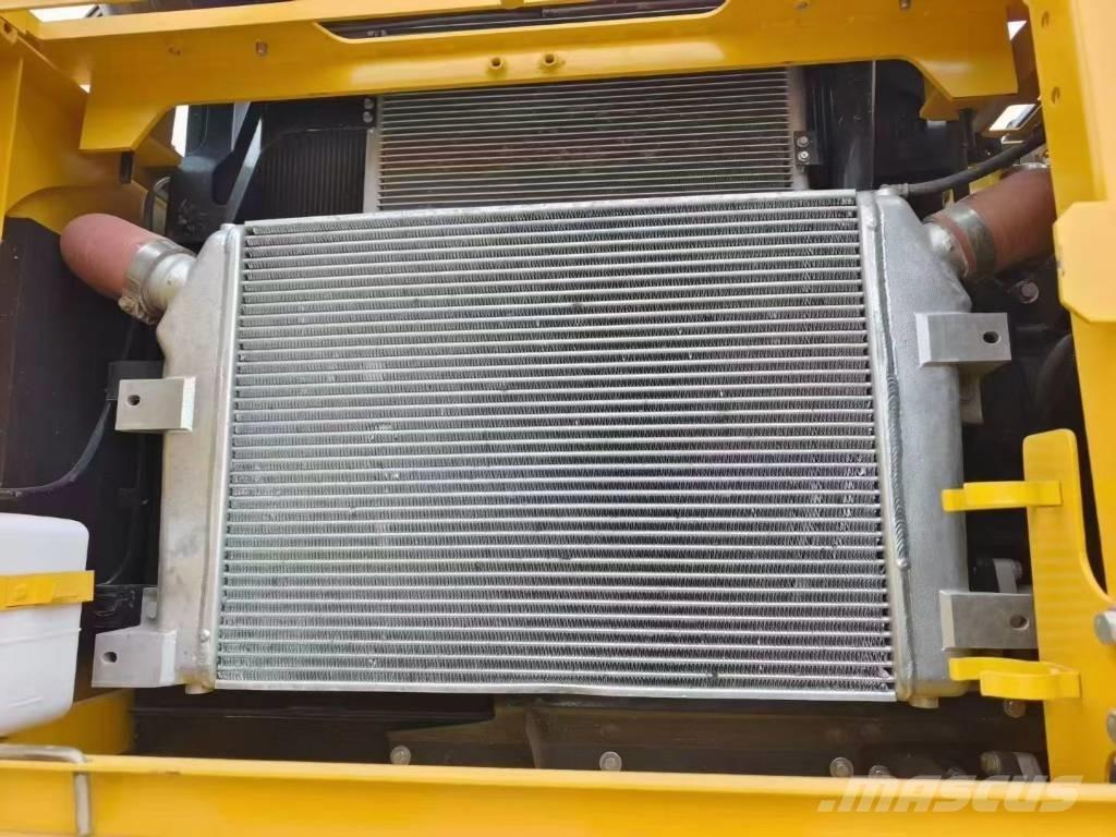 Komatsu 350-8 Pásové rýpadlá