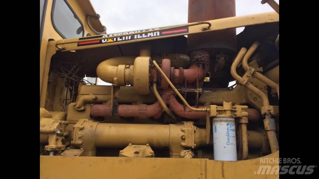 CAT D 9 G Pásové dozéry