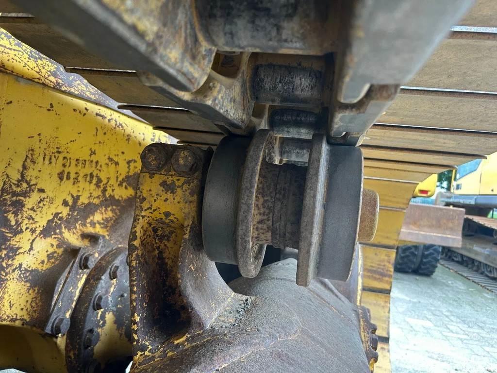 Komatsu D65PX-15 Pásové dozéry
